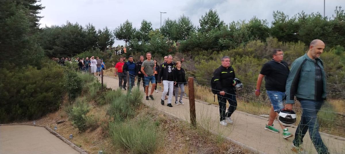 Entre lluvia y motos clásicas: así arranca la concentración internacional del Lago de Sanabria