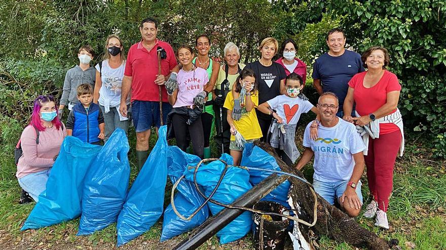 Asistentes a la cita con el río Muíños, en Nigrán.