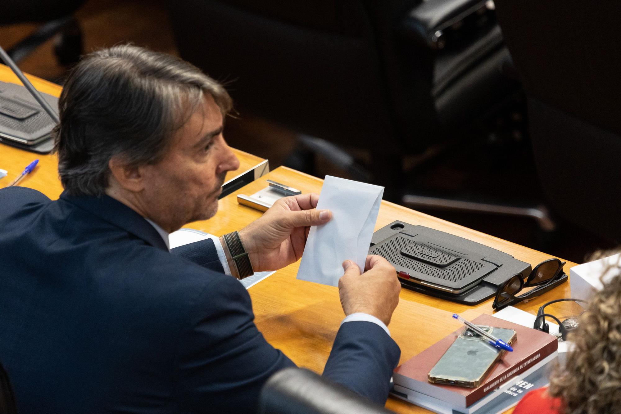 Los momentos de la constitución de la Asamblea de Extremadura en imágenes