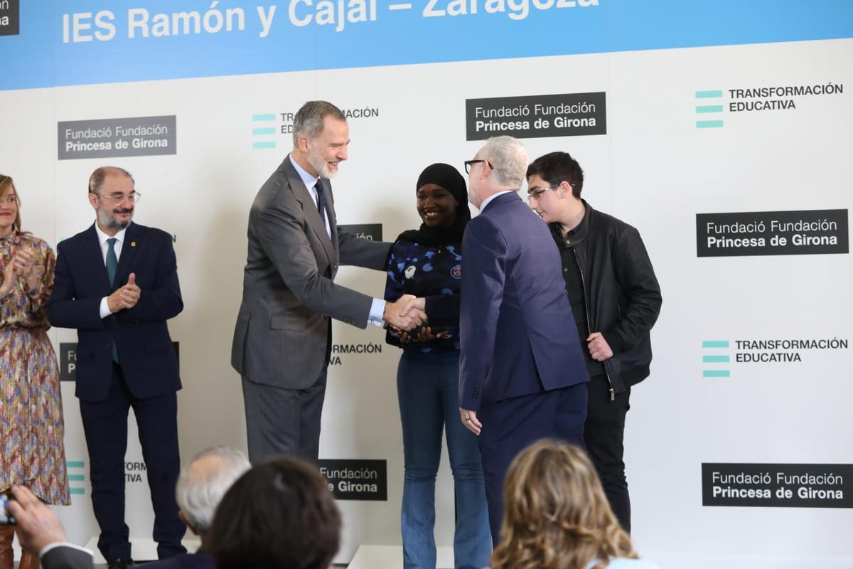 E Ramon Rey Galería de fotos | El Rey, en el IES Ramón y Cajal de Zaragoza - El ...