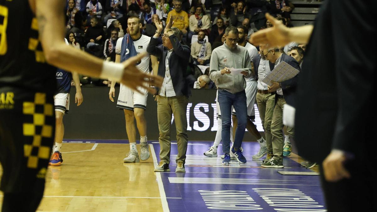 Habrá que esperar a los resultados de este domingo para comprobar si el Obra cae a los puestos de descenso tras perder contra el Tenerife en Sar