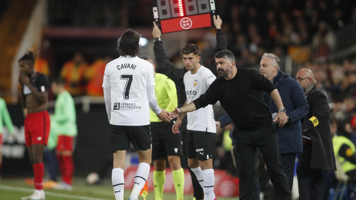 Gattuso, en la banda en el cambio de Cavani