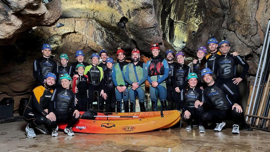 16 turistas acceden por primera vez a la parte oculta de les Coves de la Vall d&#039;Uixó