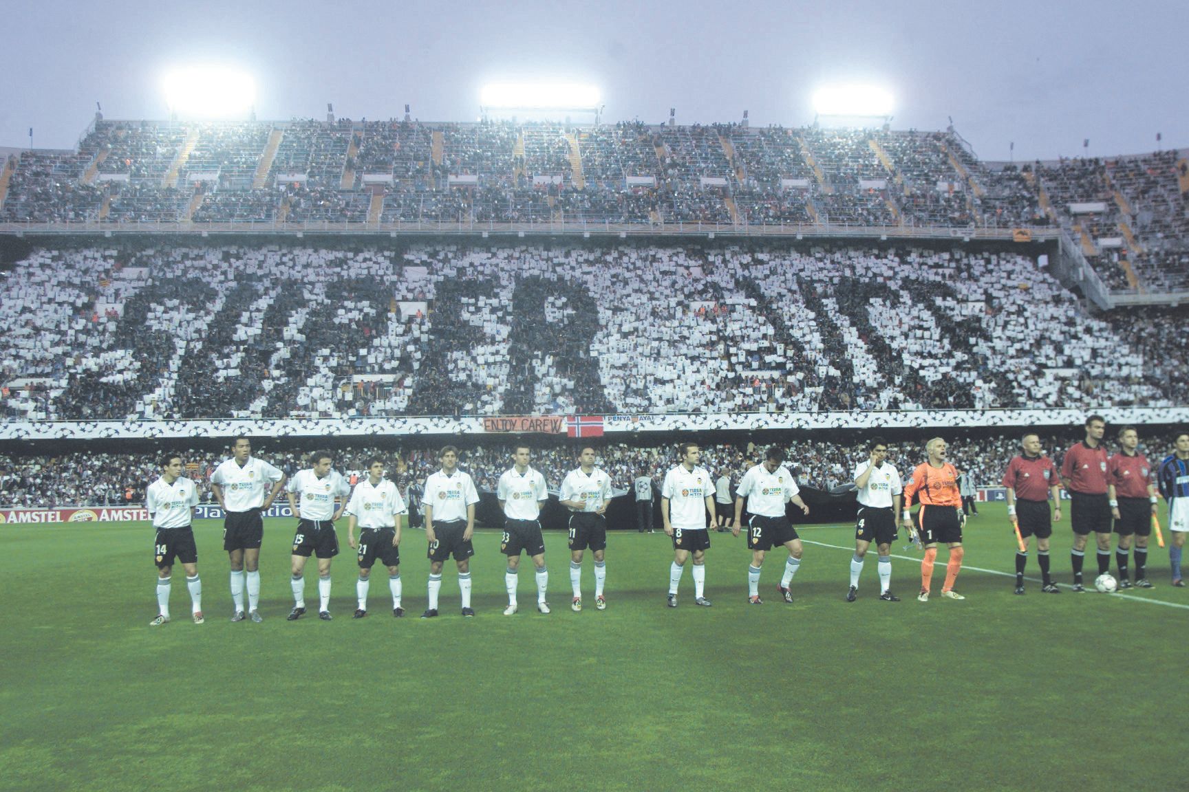 Históricos momentos mágicos de la grada de  Mestalla que pronto volverán