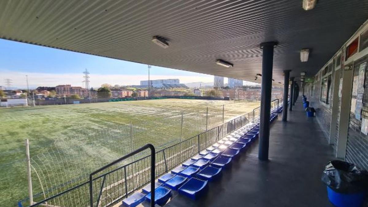 La grada del campo de fútbol Luis Oliver