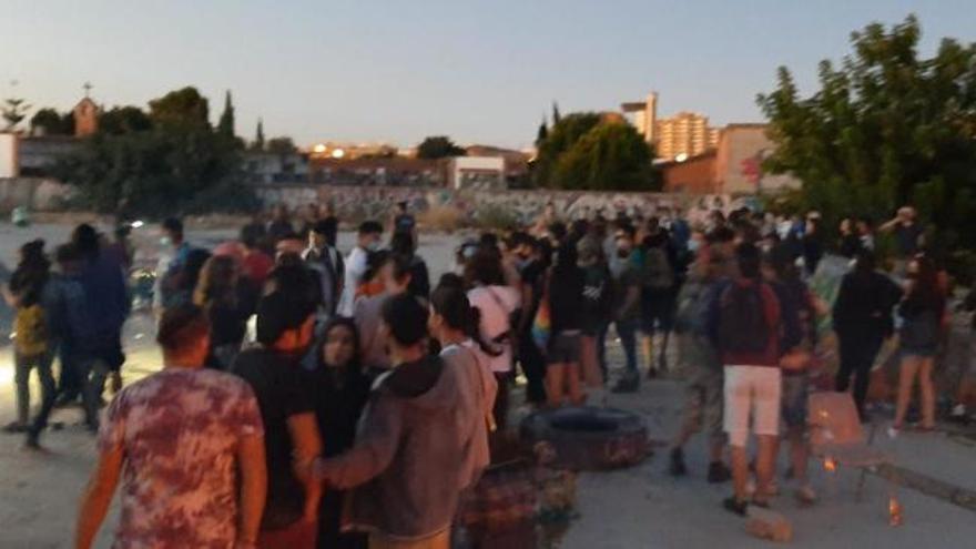 La Policía Local desaloja a 300 personas en un macrobotellón en Benimaclet