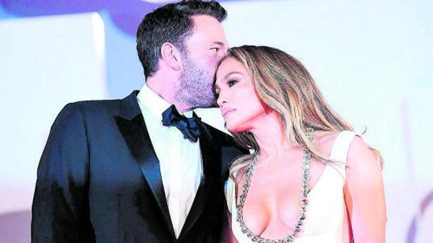 Ben Affleck y Jennifer Lopez 
en el festival de Venecia, 
el año pasado.   | // EFE