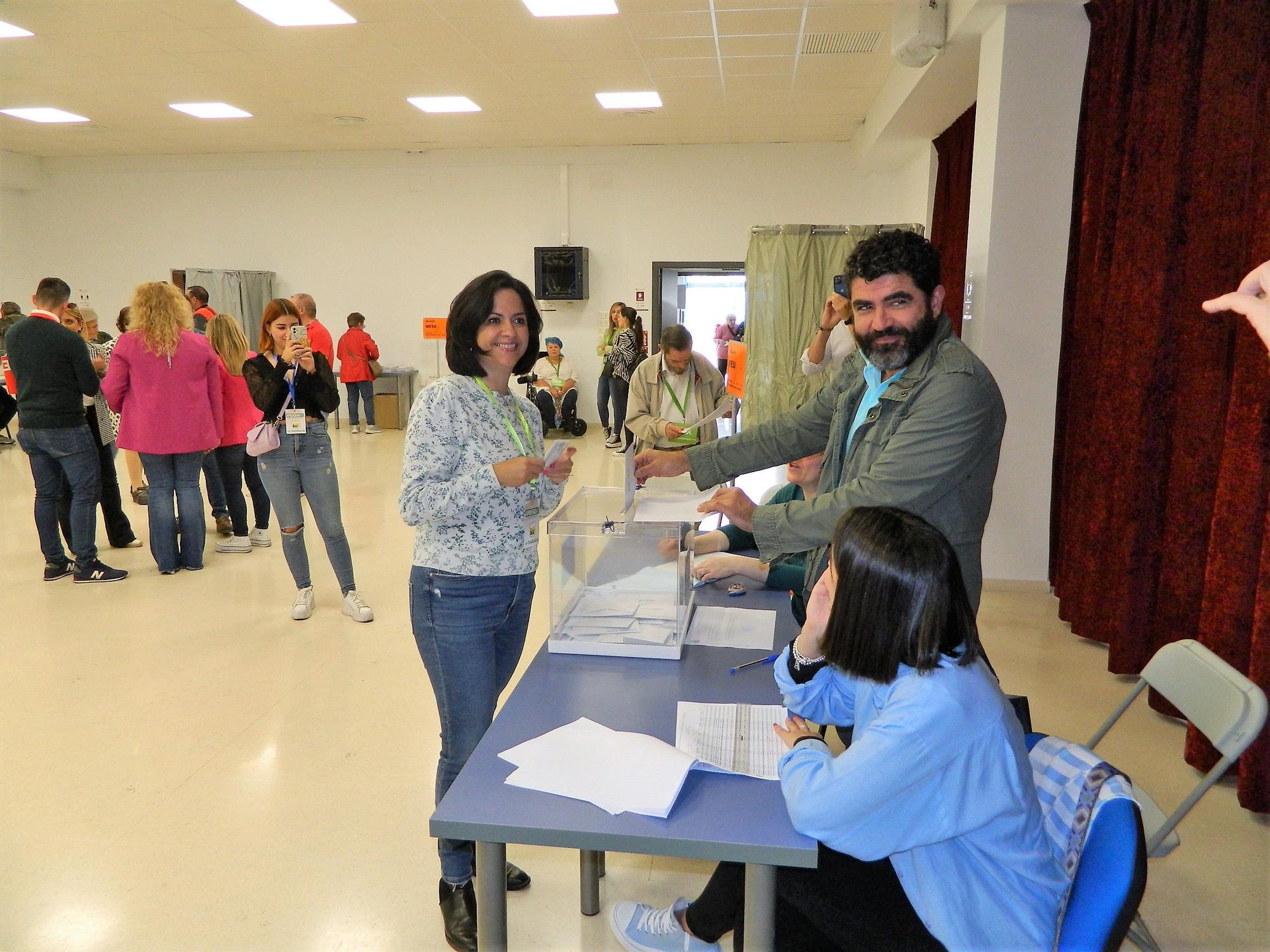 Rute. Ana Lazo, candidata de IU ha votado en la ludoteca municipal