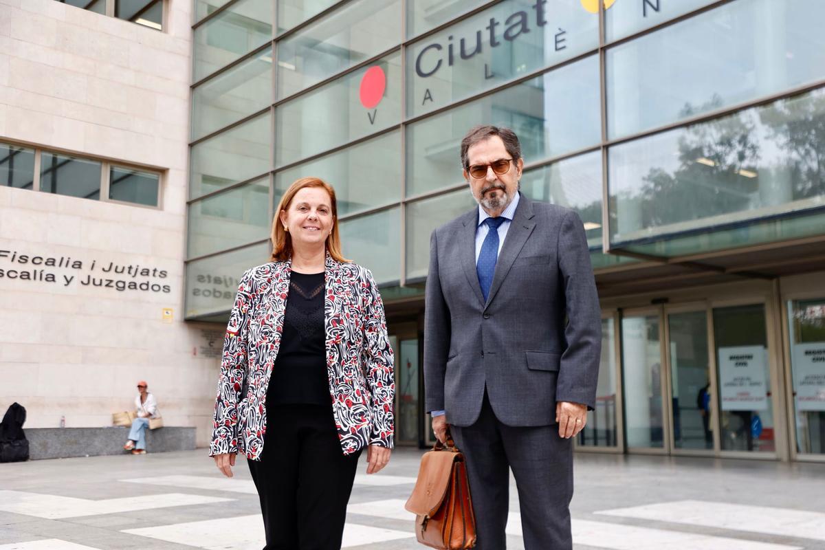 La secretaria general del PP provincial, Reme Mazzolari, este jueves en la Ciudad de la Justicia.