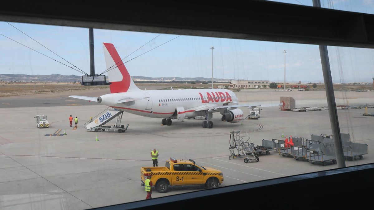 Un avión en el Aeropuerto de Zaragoza