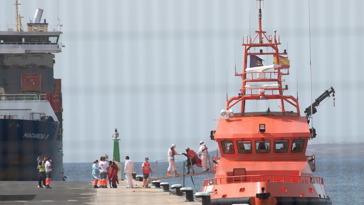 Rescatada una patera en Fuerteventura con 61 inmigrantes, 8 de ellos bebés