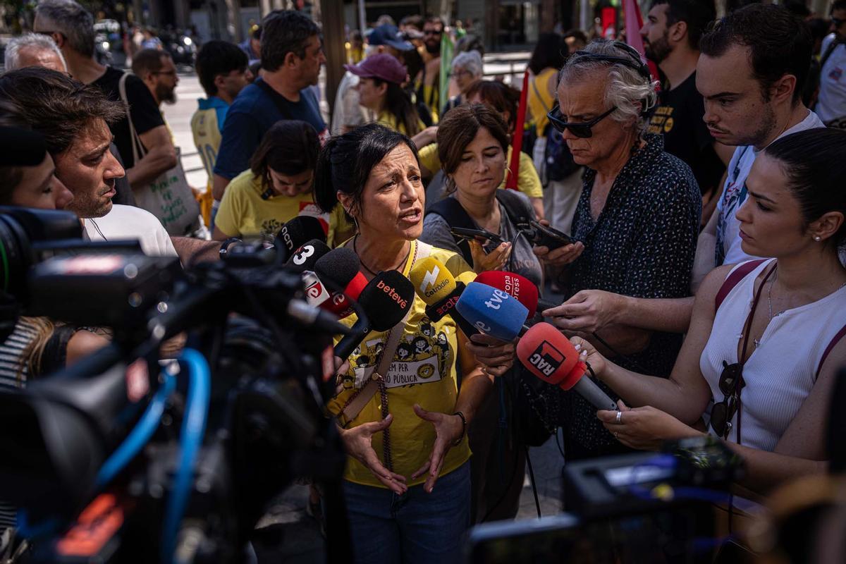 Manifestación de docentes, familias y entidades educativas para reclamar un nuevo modelo de escuela en Catalunya