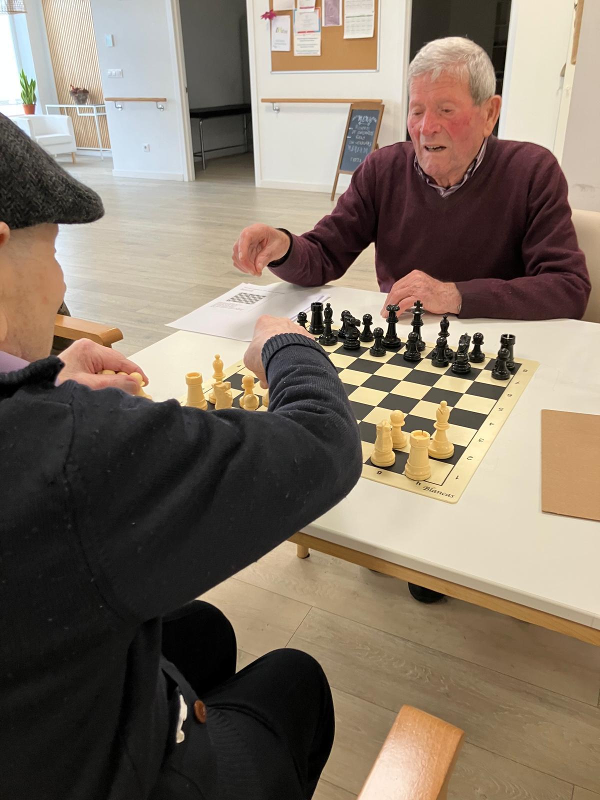 Los mayores tienen en el ajedrez una gimnasia mental muy efectiva.