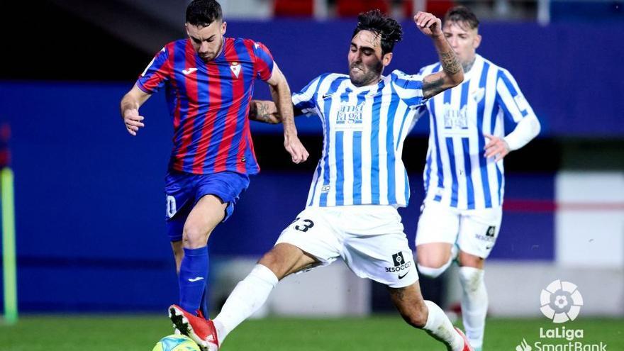 La reacción del Málaga CF vale un punto en Ipurúa