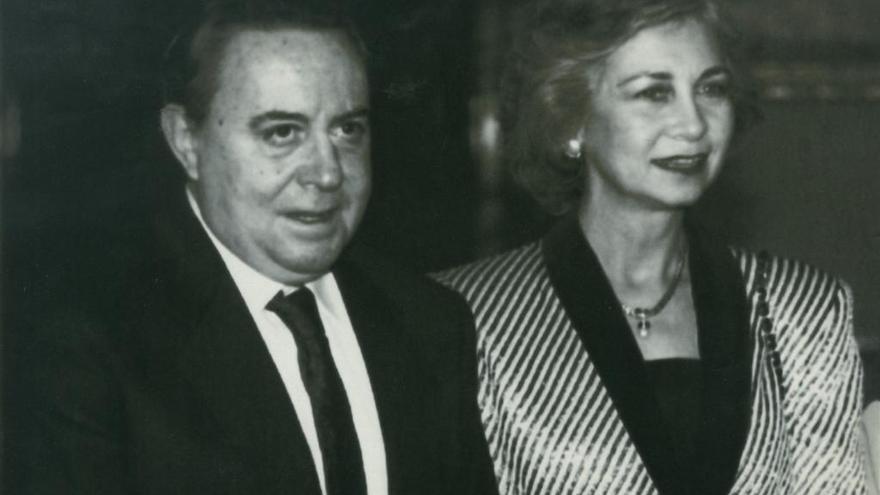 Claudio Rodríguez con la reina emérita.