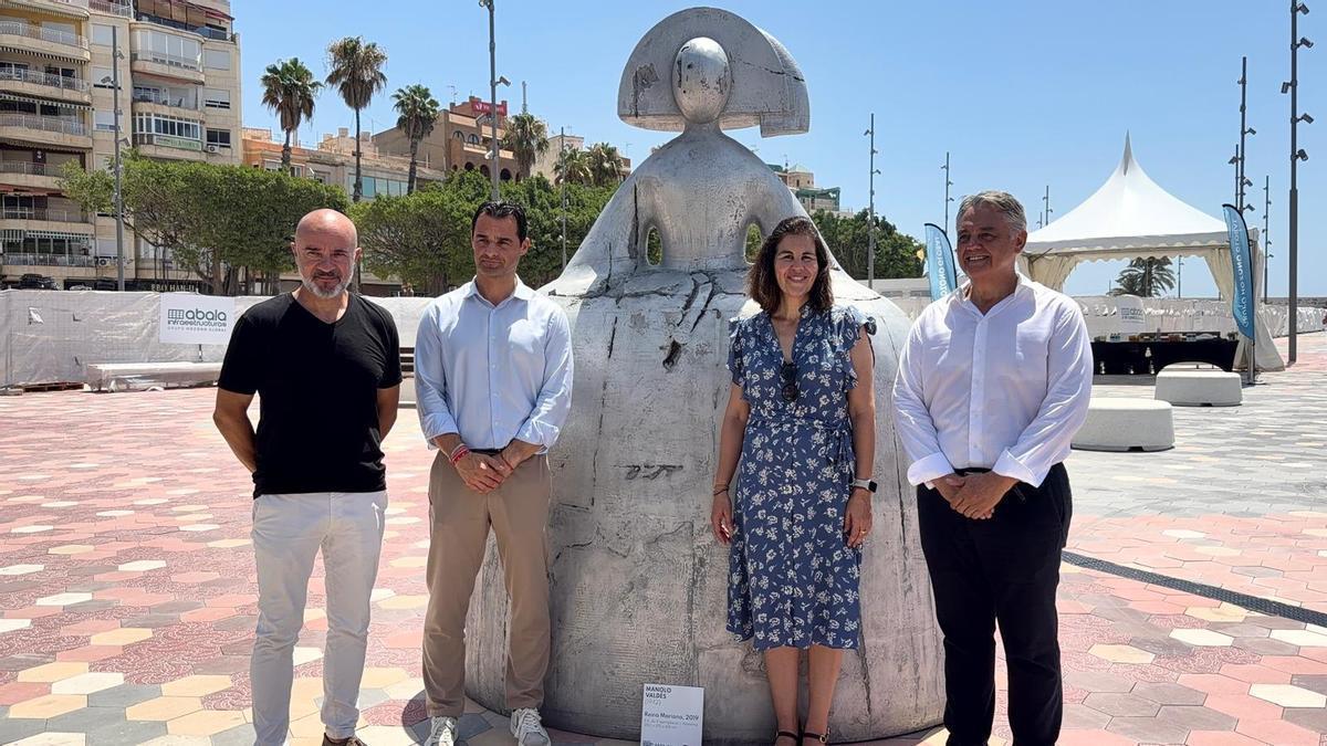 Torrevieja incorpora a su paisaje urbano tres esculturas monumentales de Manolo Valdés.