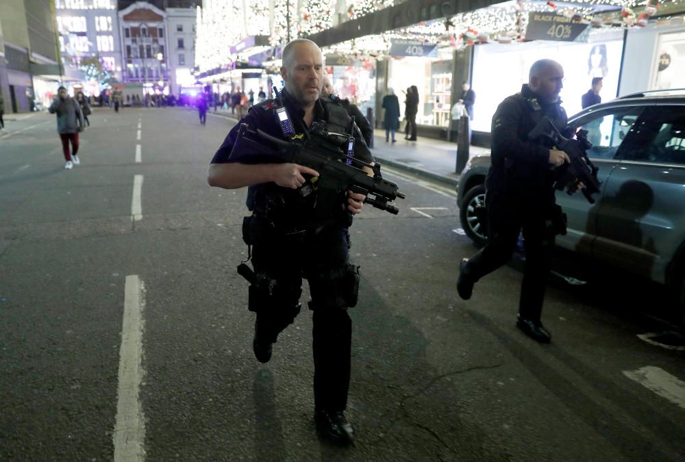 Evacúan la estación de Oxford Circus en Londres