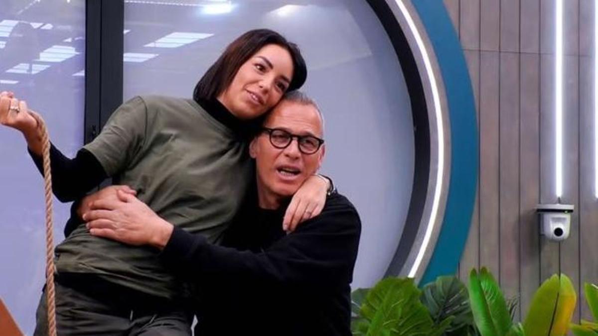 GH Dúo emite la bomba más esperada de la edición: el beso de Carlos Lozano con esta concursante de la casa tras romper en directo con su pareja