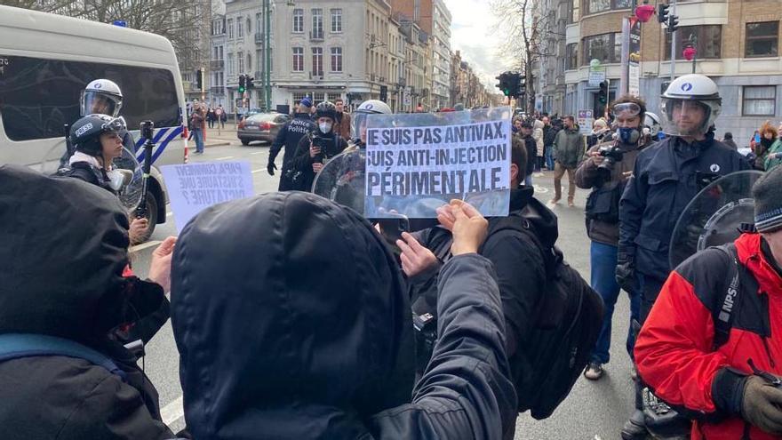 Protesta contra las restricciones en Bruselas, este lunes.