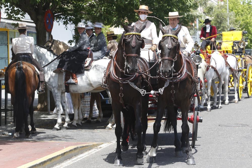 Miércoles de feria, caballistas y carruajes en María la Judía