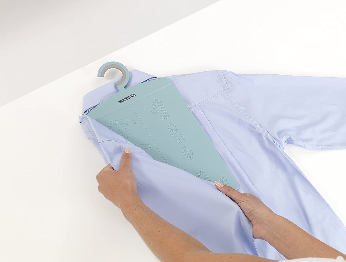 El gadget que necesitas para doblar tus camisas fácilmente