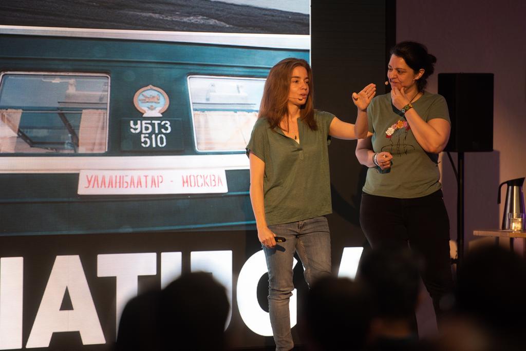 María y Laura en las Jornadas IATI de los Grandes Viajes de Madrid.