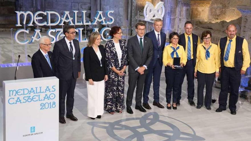 Xesús Mato, Jesús Domínguez, María José Alonso, Isabel Aguirre, Feijóoo, Rueda y representantes de los carteros rurales.