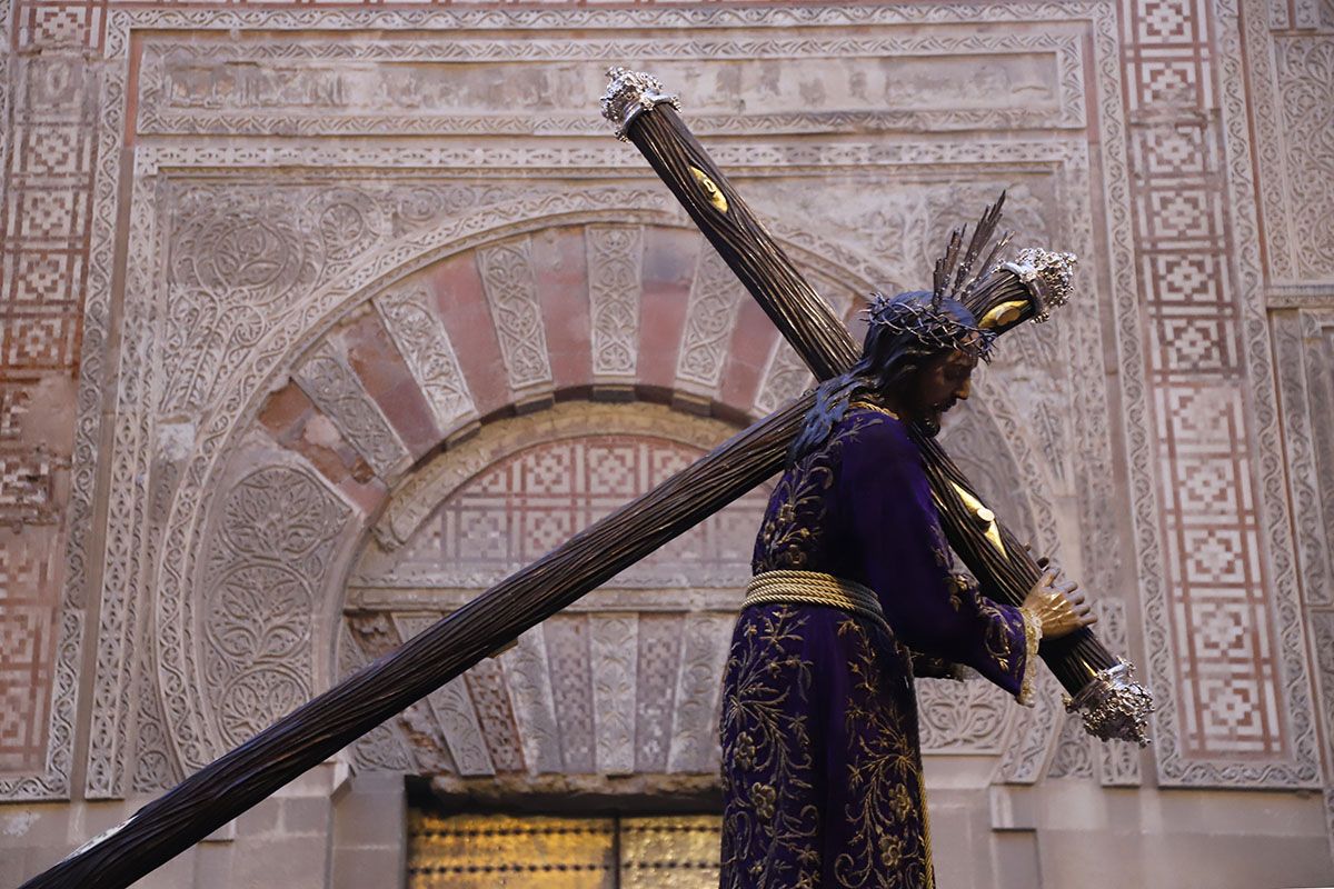 El Vía Crucis de las cofradías vuelve a la calle presidido por Jesús del Calvario