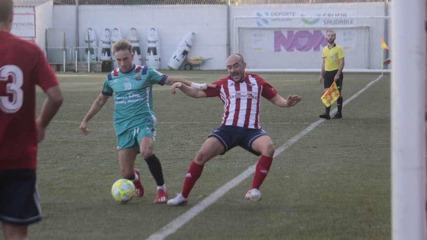 Iván Pérez salió lesionado del choque ante el Pontellas. // Santos Álvarez