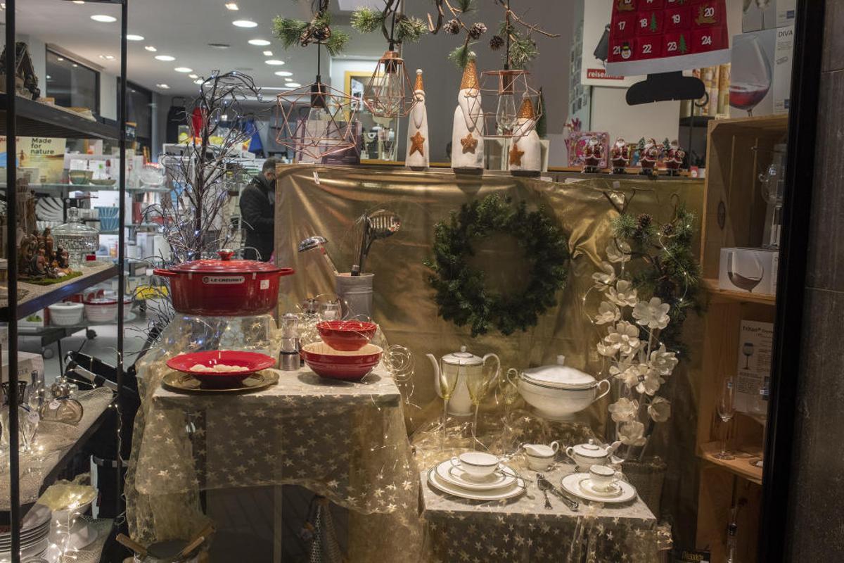 La botiga Puig Giralt guanya el primer concurs d'aparadors de Nadal de Figueres