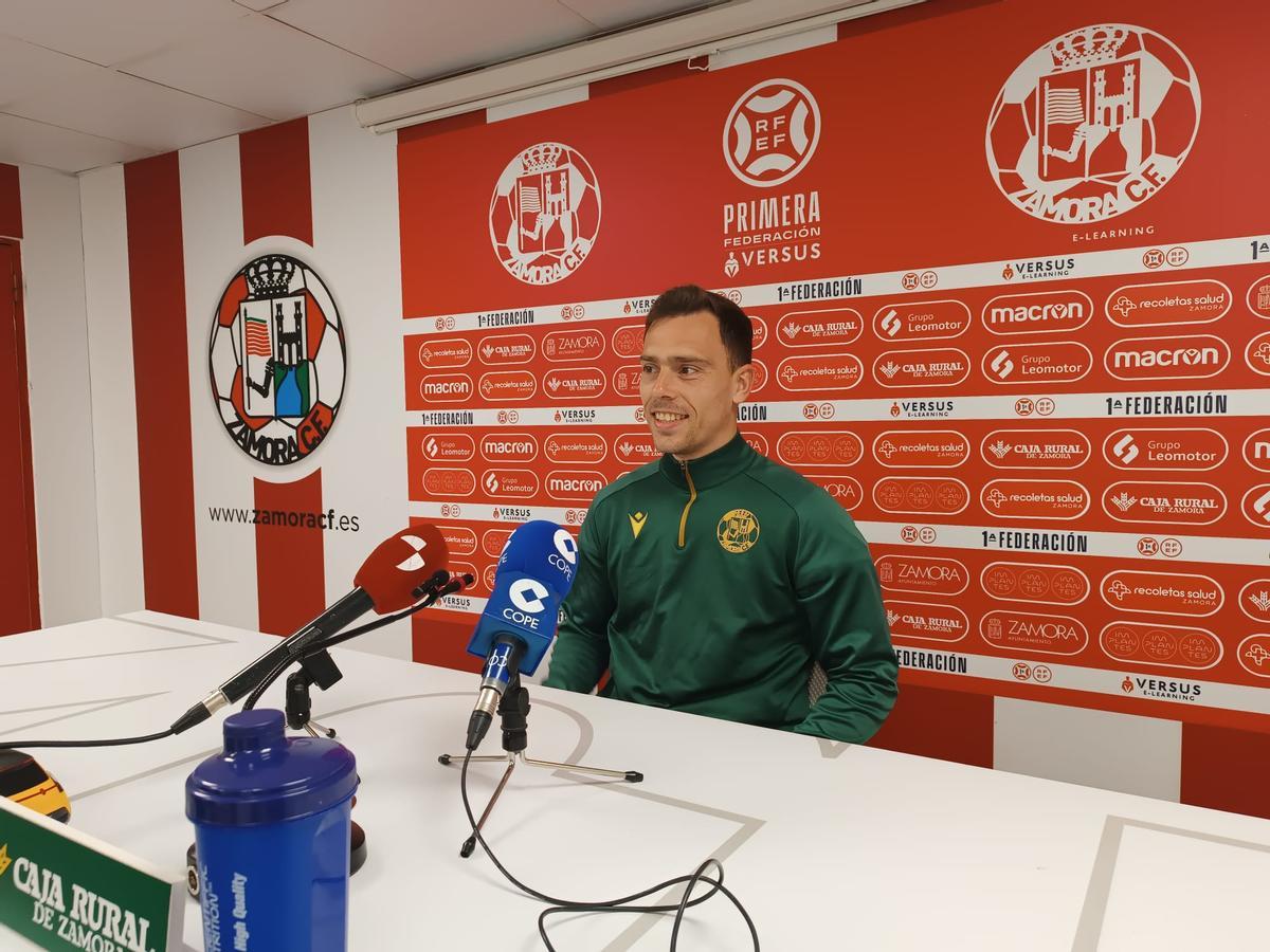 Fermín Sobrón, portero del Zamora CF, en rueda de prensa.