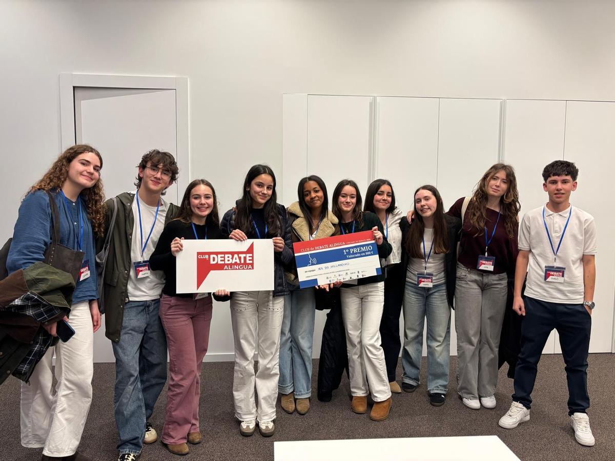 El equipo de debate del IES do Milladoiro tras clasificarse para la final del Club de Debate Alingua 2026.