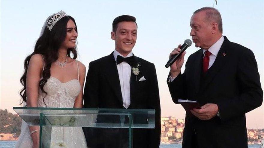 El presidente turco Erdogan, testigo en la boda de Özil