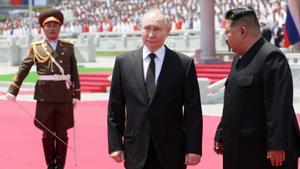 North Korea welcomes Russian President Putin with grand parade