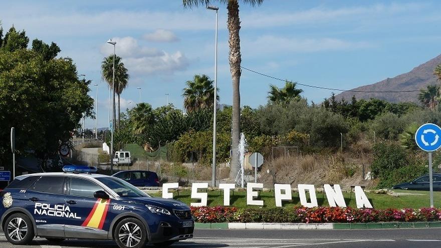 Detenido en Estepona por inventarse que un joven con patinete le había robado el móvil