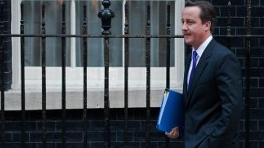 Gran Bretaña despedirá a medio millón de funcionarios en 4 años