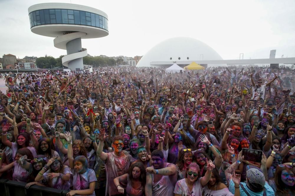 Holi Party en el Niemeyer