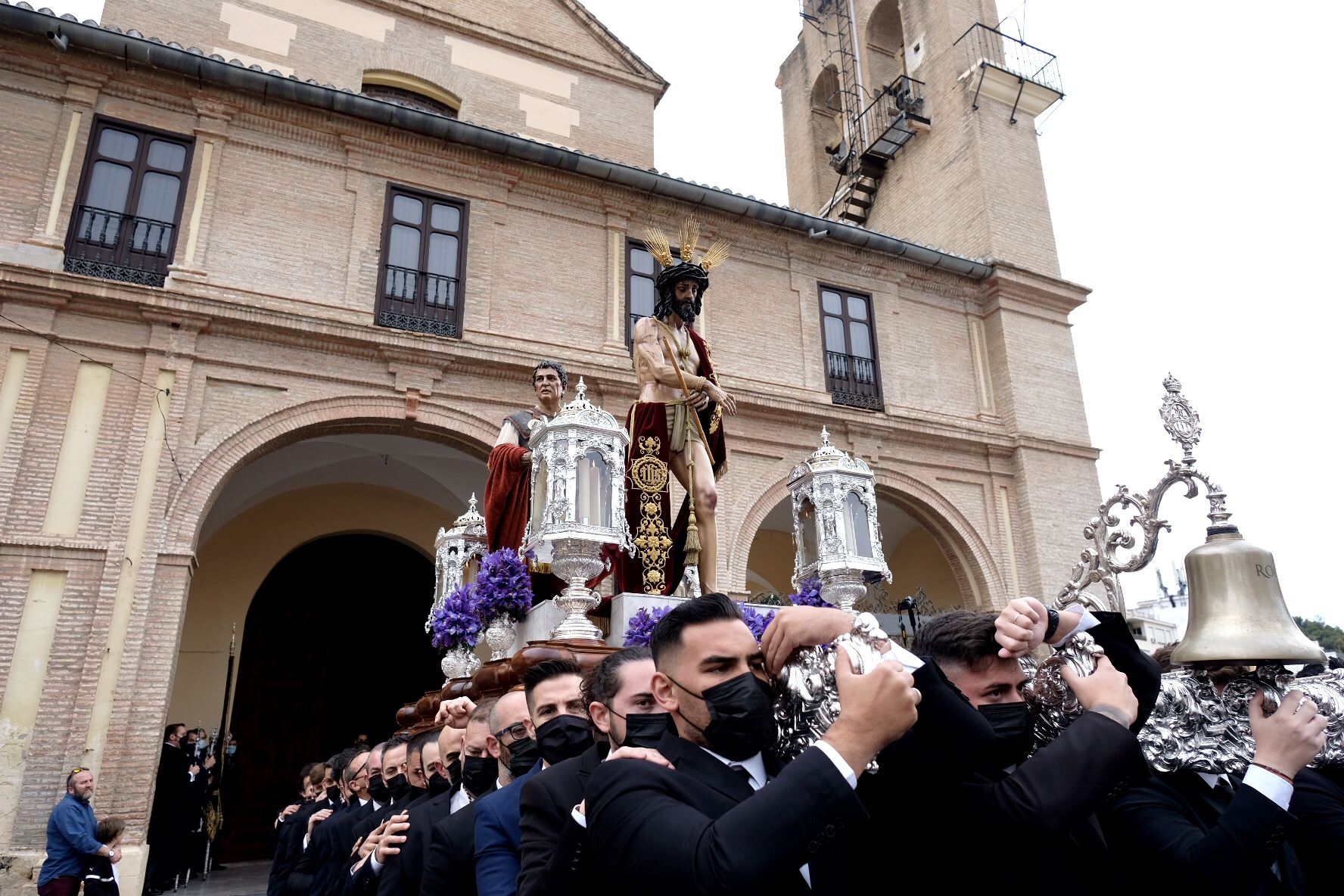 En la Basílica de la Victoria, la quinta estación, el Señor de la Humildad, con la imagen de Jesús condenado a muerte por Pilato