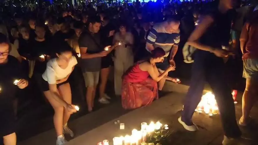 Un miler de persones encenen una llum per Carles Vilajosana i contra la violència