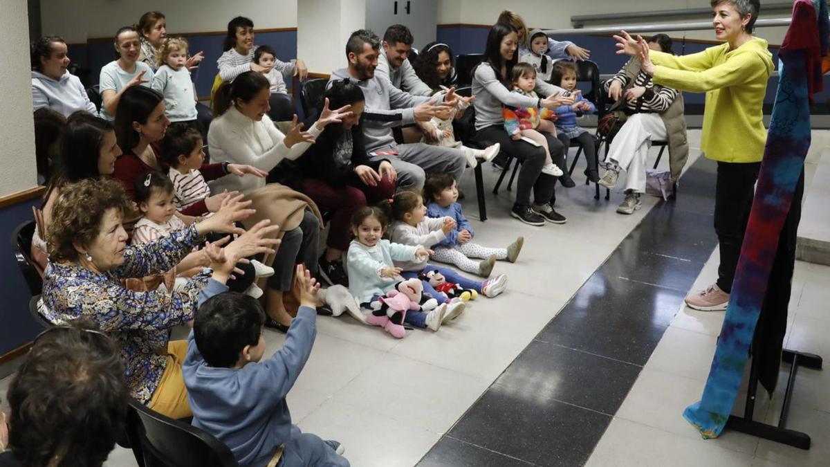 La Corredoria acoge «La mesita de los sueños», un bebecuentos gratuito para niños