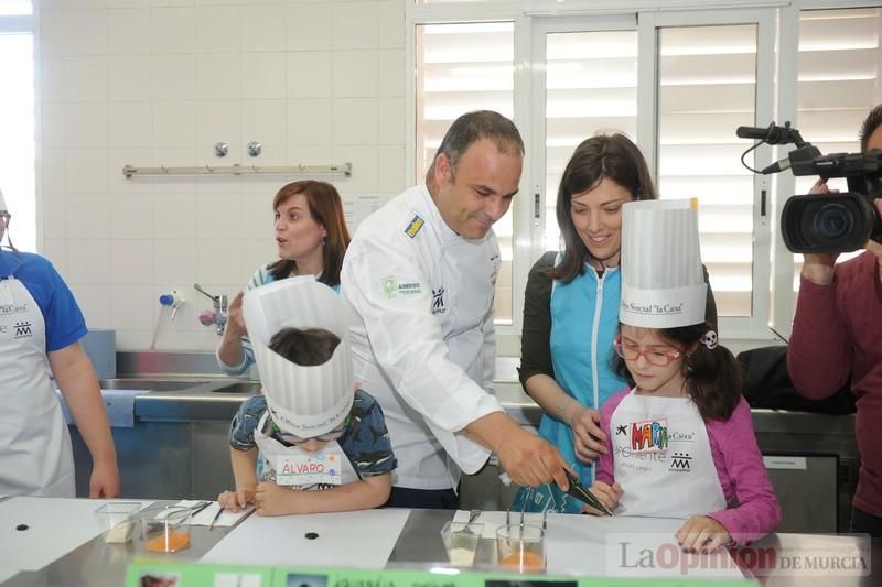 El chef Ángel León imparte en Murcia un taller de cocina para niños con autismo