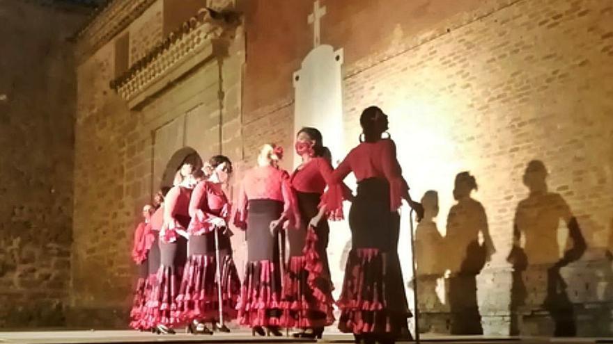 Cultura, a base de literatura y baile flamenco, llenan de ilusión la localidad de Fuentes de Ropel