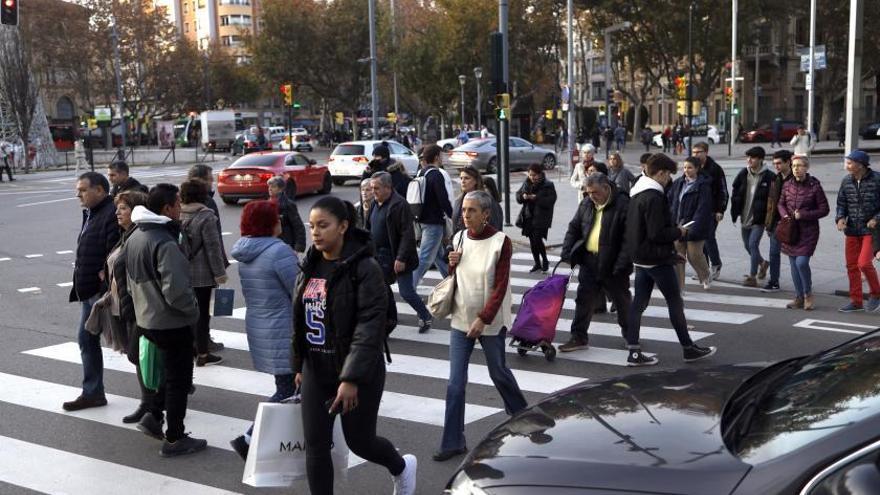 La elevada inflación está deteriorando el poder adquisitivo de las familias aragonesas. | MIGUEL ÁNGEL GRACIA