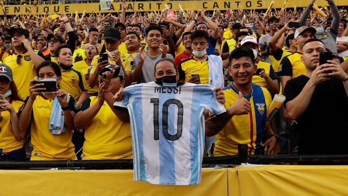 Aficionados ecuatorianos devotos de Messi