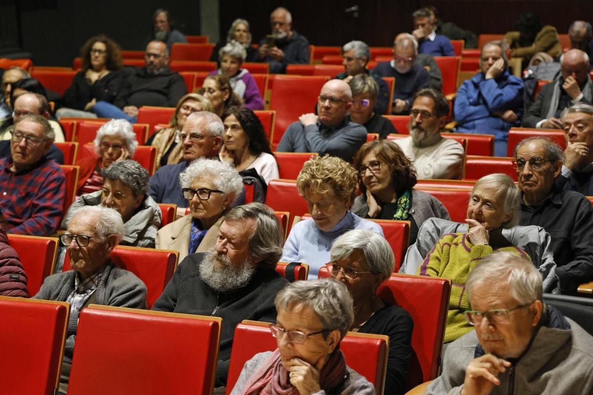 Girona. Auditori Irla. Presentacio de la novel·la "La darrera paraula" de Toni Strubell.