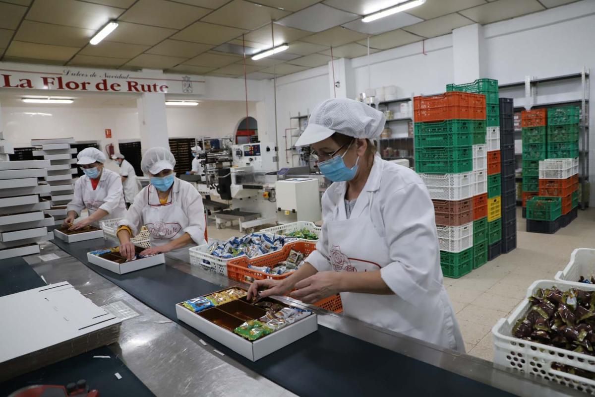 Moreno apoya al sector agolimentario con su visita aLa Flor de  Rute