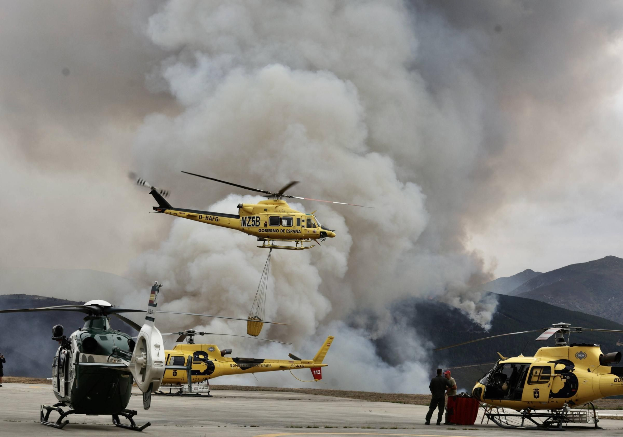 EN IMÁGENES: La evolución del incendio de Ibias