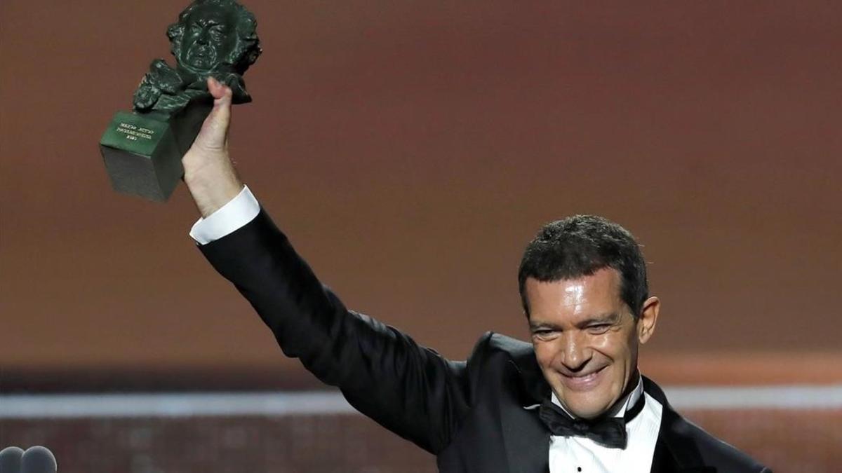 El actor Antonio Banderas recibe el Goya al mejor actor protagonista por su trabajo en  Dolor y Gloria