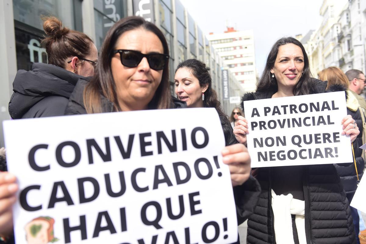 Trabajadoras del sector, en la plaza de Lugo