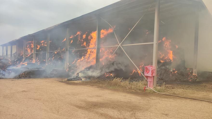 Arde un almacén en Granja de Moreruela